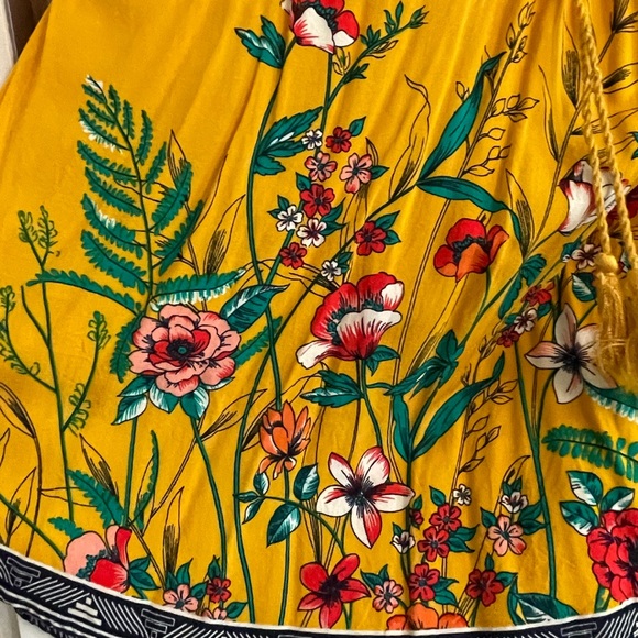 Tye shoulders, and back spring top - Picture 4 of 5